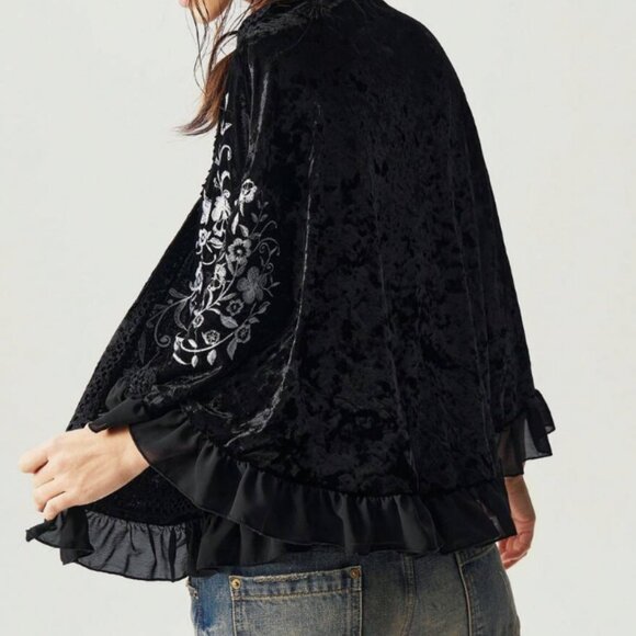 BOUTIQUE CRUSHED VELOUR EMBROIDERED AND RUFFLE TRIM CAPELET - Picture 6 of 10